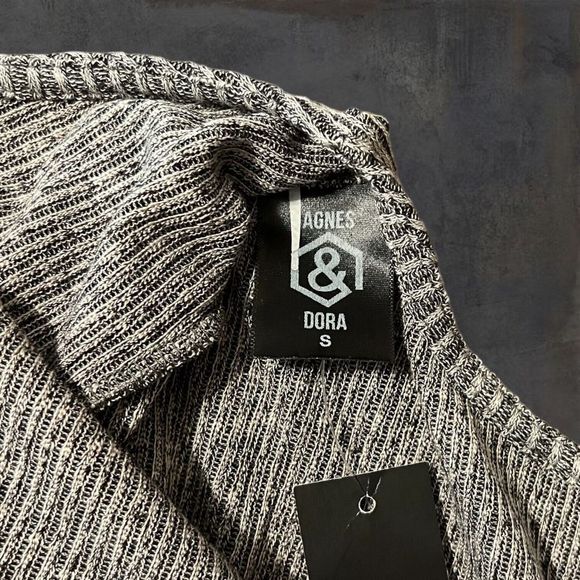 Agnes & Dora‎ Wrap Crop Top Women's Size Small Gray Ribbed Long-Sleeve V Neck - Picture 4 of 6